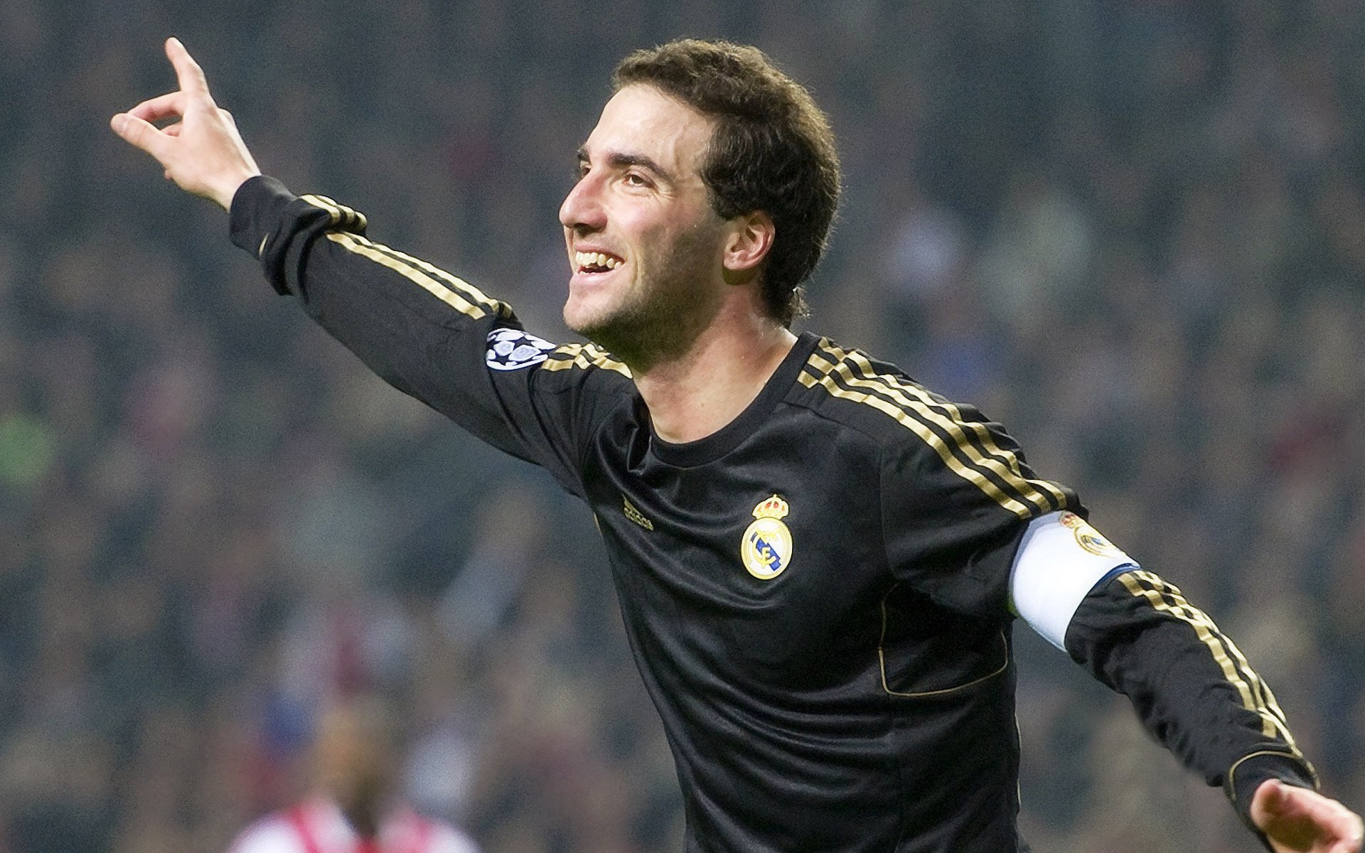 经典对决：那些不断重演的“巅峰”之战，精彩对决