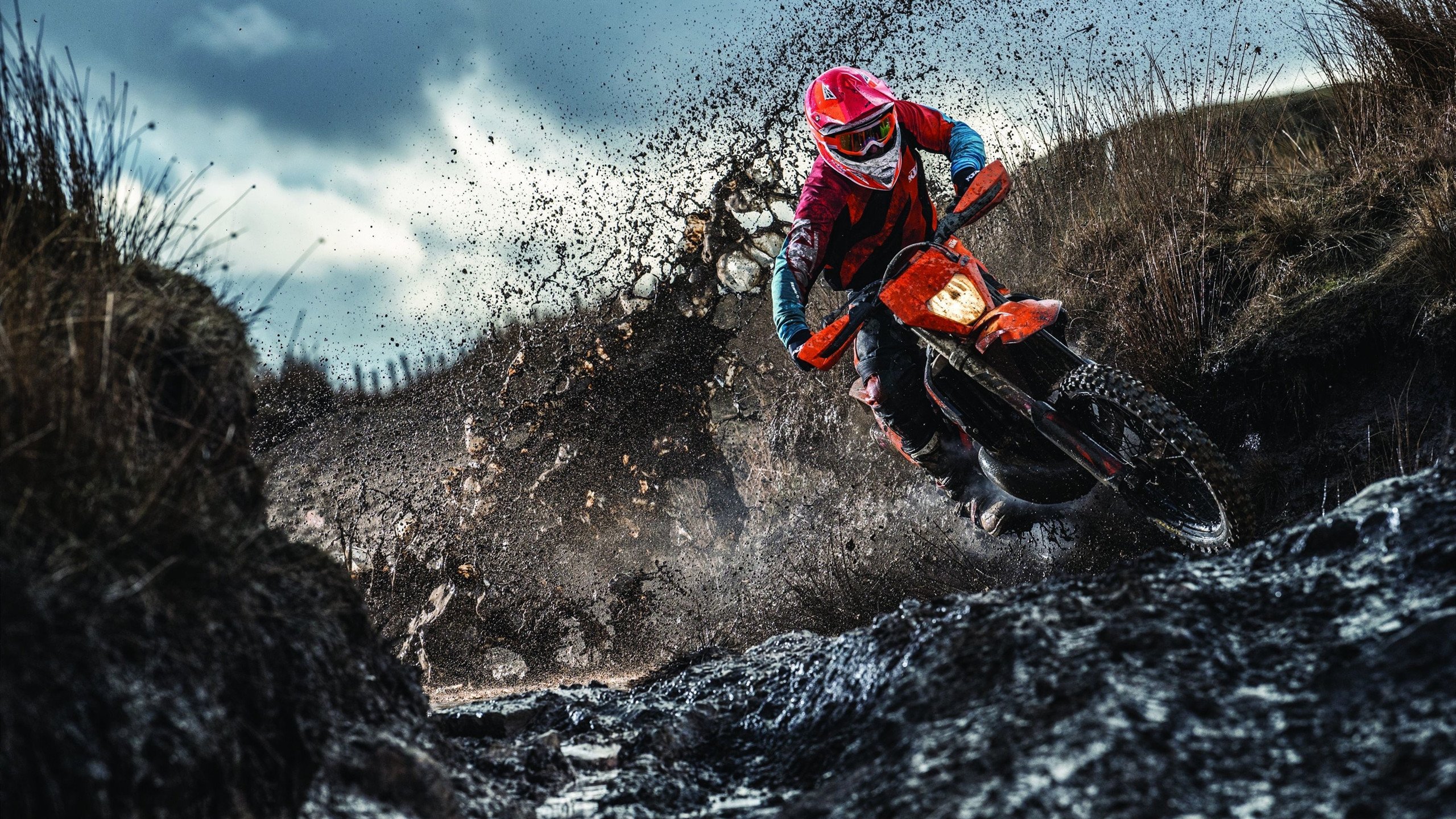 青少年足球文化建设持续深化，营造良好的校园体育生态，青少年足球要营造一个好的大环境需要做到哪些方面